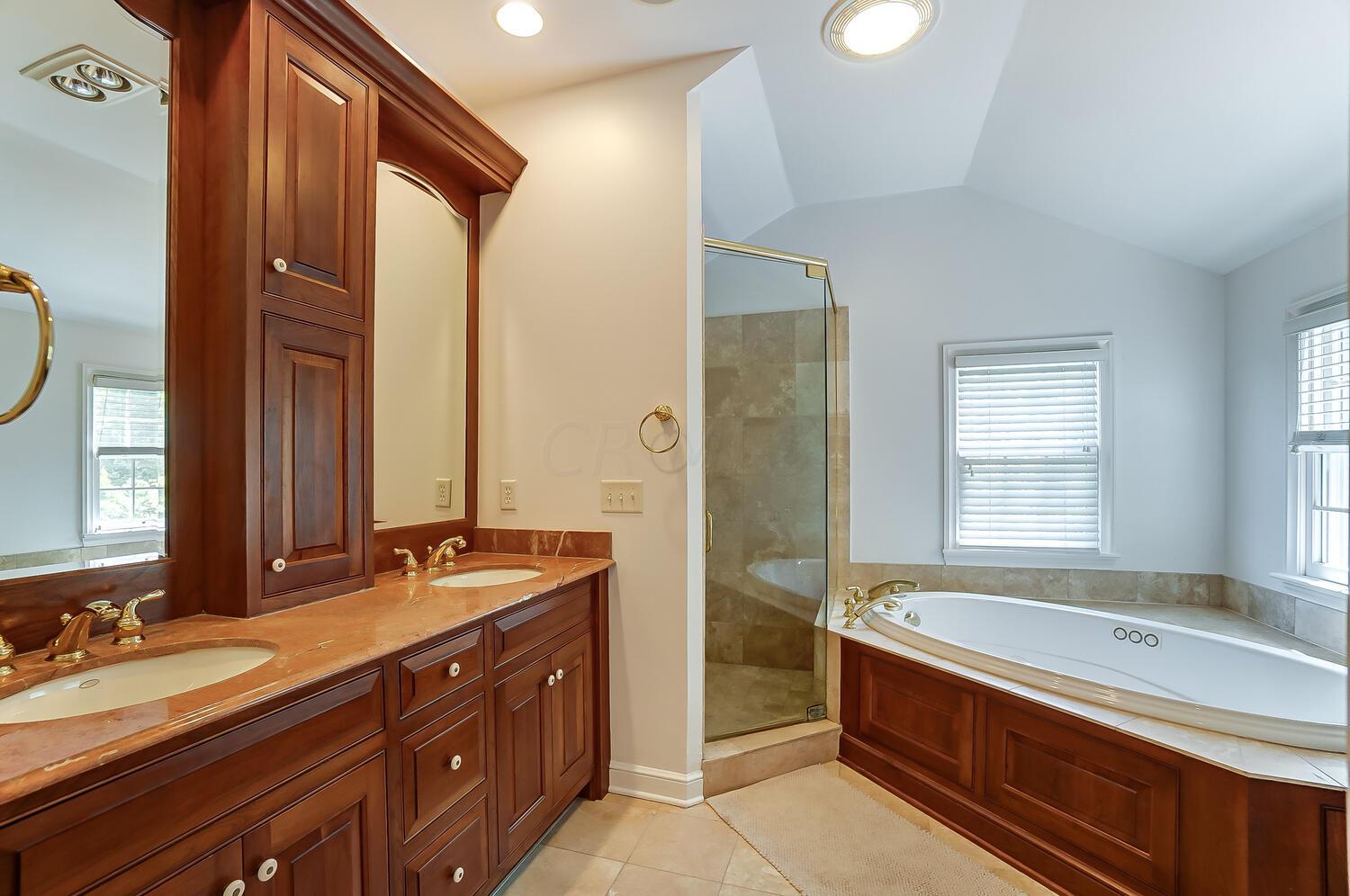 2710 Henthorn Road Columbus, OH 43221 - Photo 29 of 48 Owners Bath