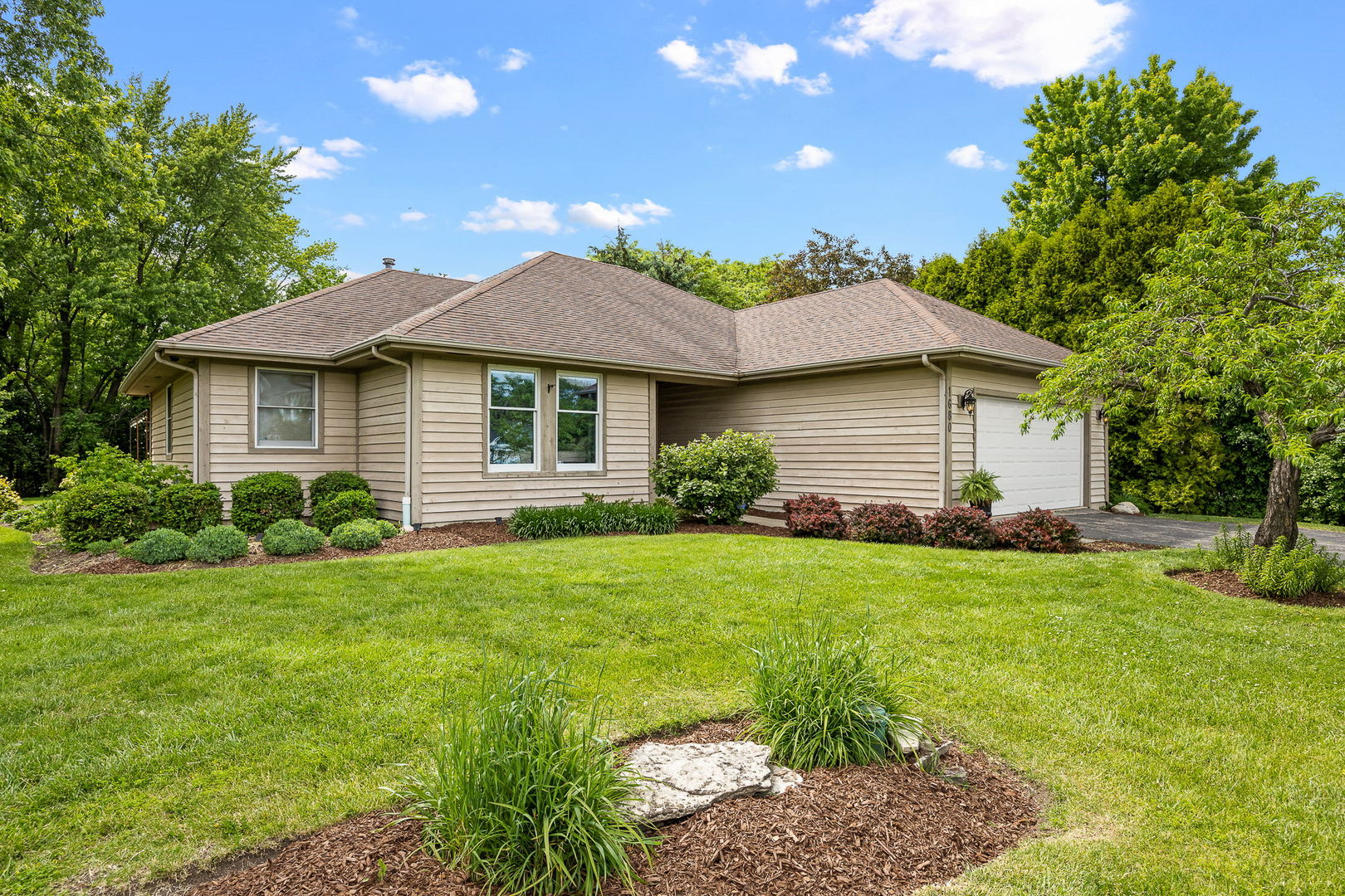1680 Logan Street Roselle, IL 60172 - Photo 2 of 49