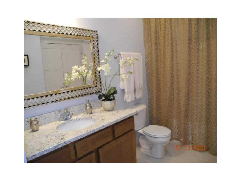 301 West Shore Road, Unit 15 Warwick, RI 02889 - Photo 12 of 14 Master Bath/Spa.