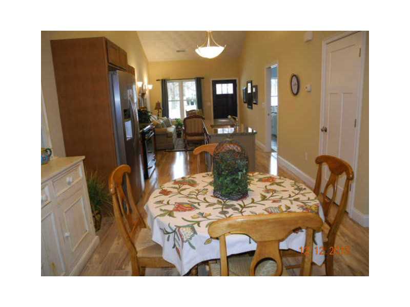 301 West Shore Road, Unit 15 Warwick, RI 02889 - Photo 8 of 14 Dining Room.