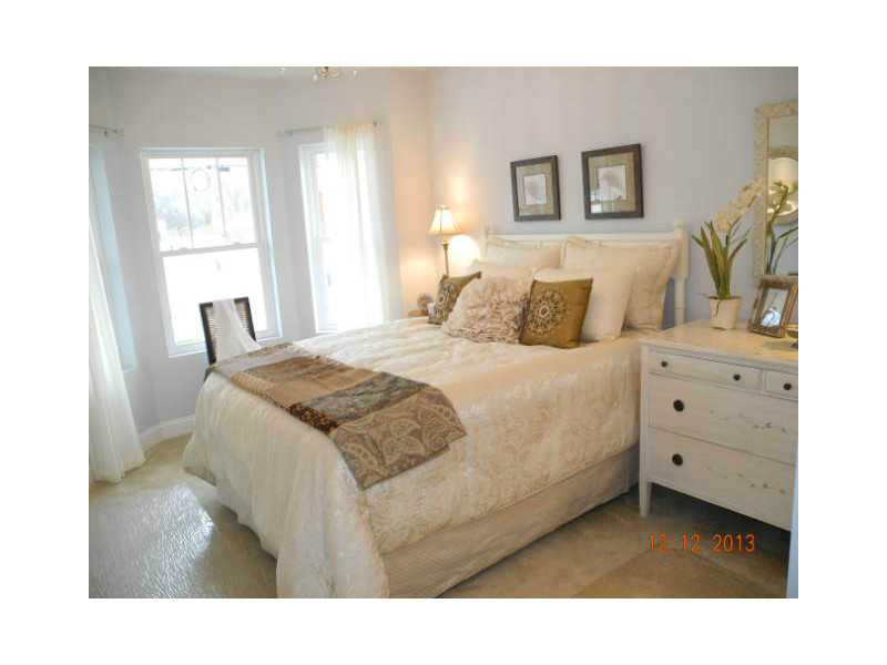 301 West Shore Road, Unit 15 Warwick, RI 02889 - Photo 9 of 14 Master Bedroom.
