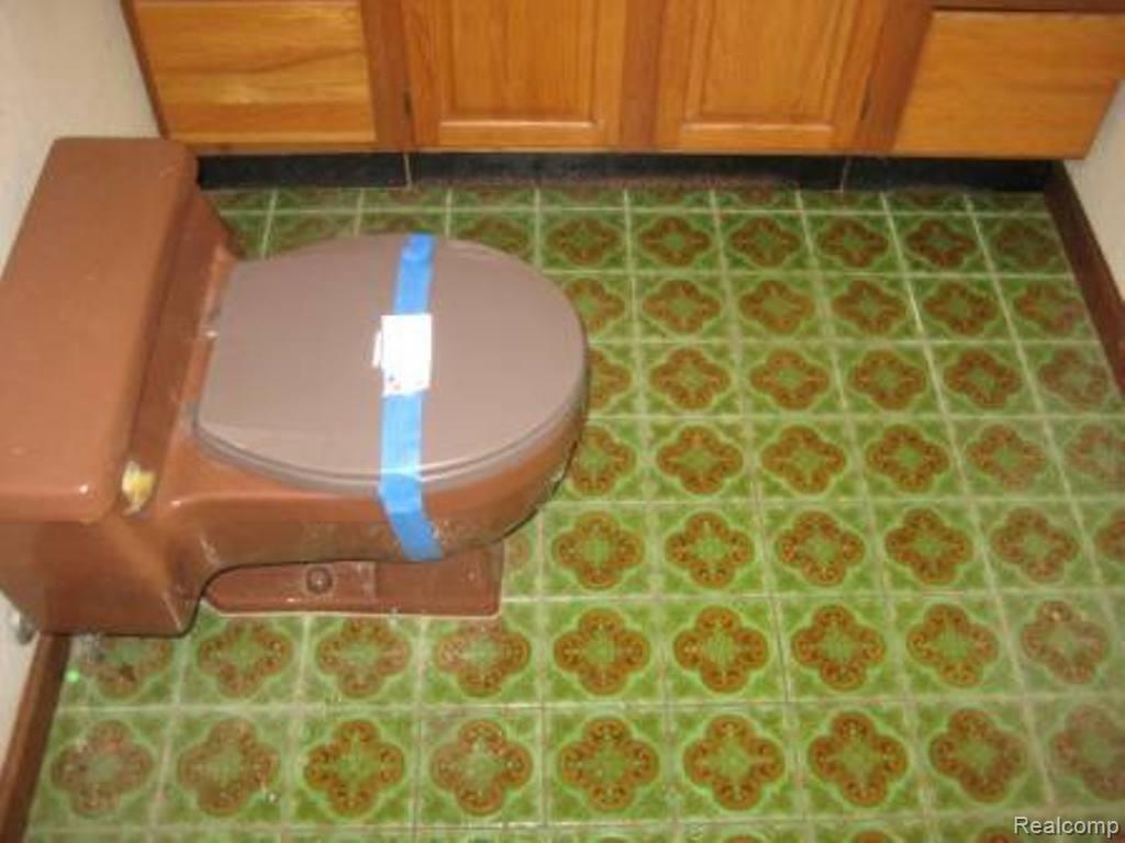 23600 Hall Road Trenton, MI 48183 - Photo 25 of 28 25-Bathroom 2 View 2.jpg