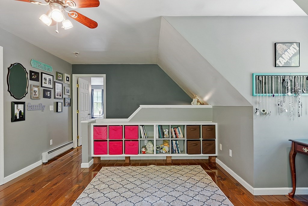 540 Royalston Road Phillipston, MA 01331 - Photo 23 of 38 a living room with furniture