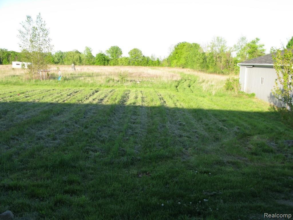 646 Capac Road Allenton, MI 48002 - Photo 9 of 35 IMG_4567.jpg