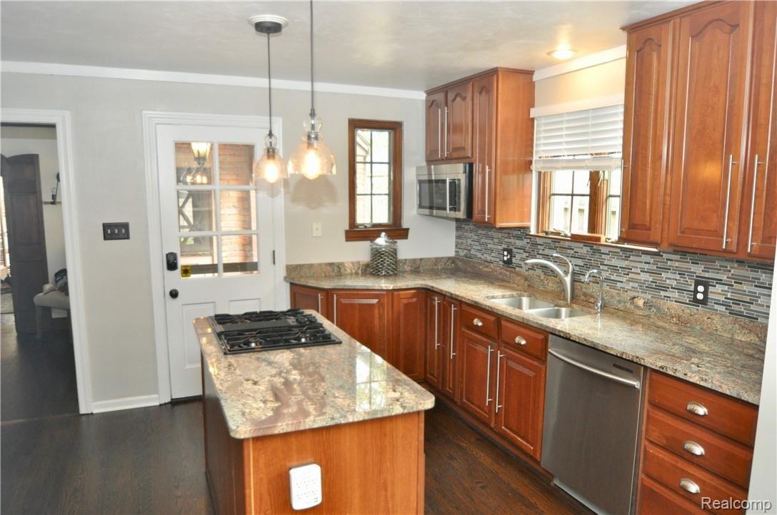 1540 Oxford Road Grosse Pointe, MI 48236 - Photo 9 of 33 DSC_0745.jpeg