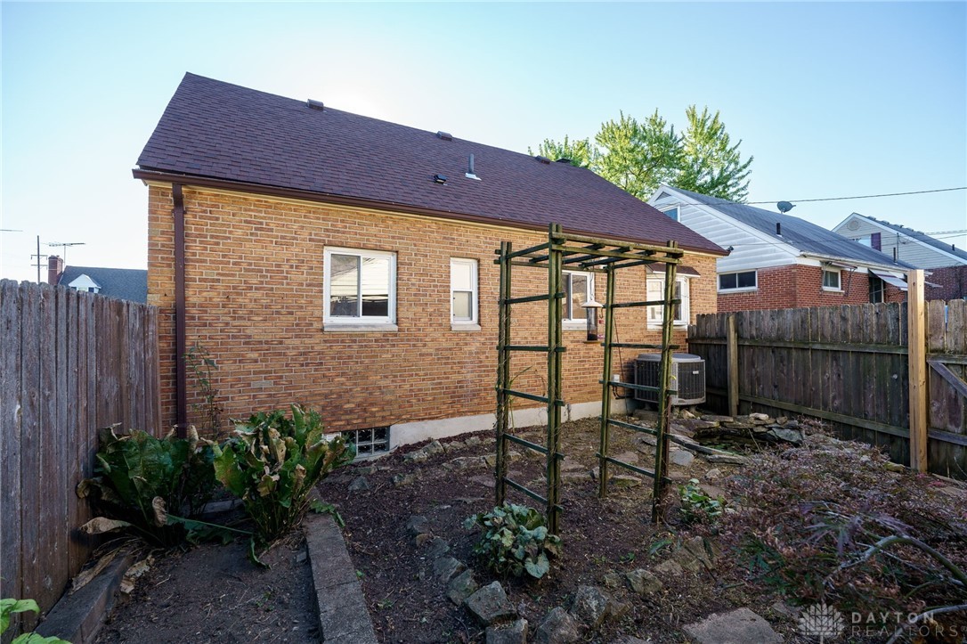 2933 Rugby Road Dayton, OH 45405 - Photo 34 of 39 Gallery Image 34