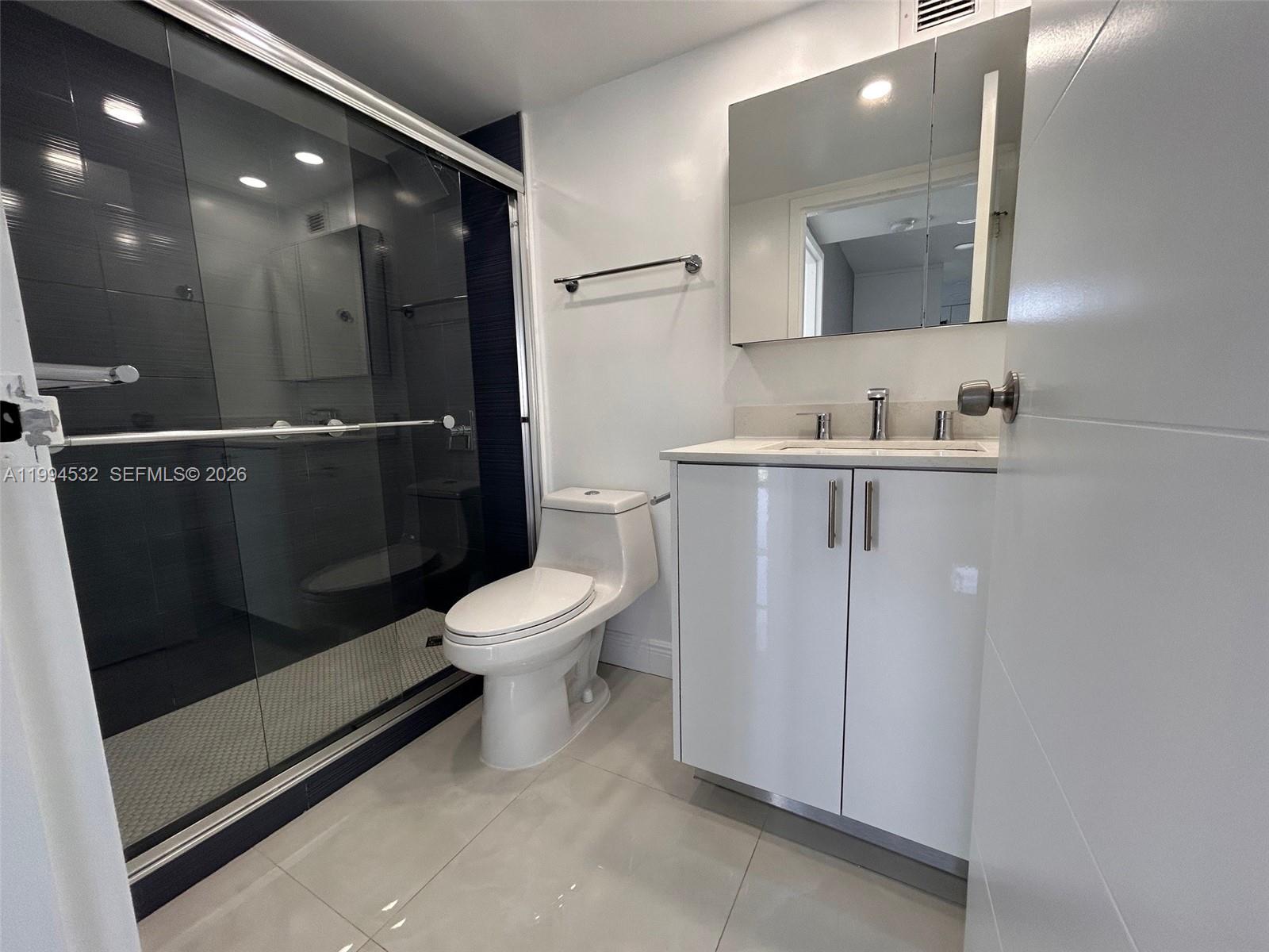 17021 North Bay Road, Unit 1004 Sunny Isles Beach, FL 33160 - Photo 18 of 29