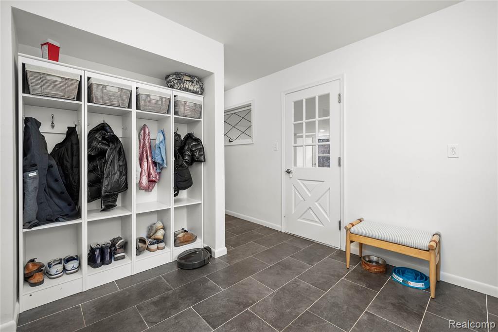 2530 Worcester Road West Bloomfield, MI 48323 - Photo 23 of 47 Gallery Image 23