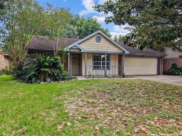 $2,000 | 2819 Sugar Wood Drive, League City, TX 77573
