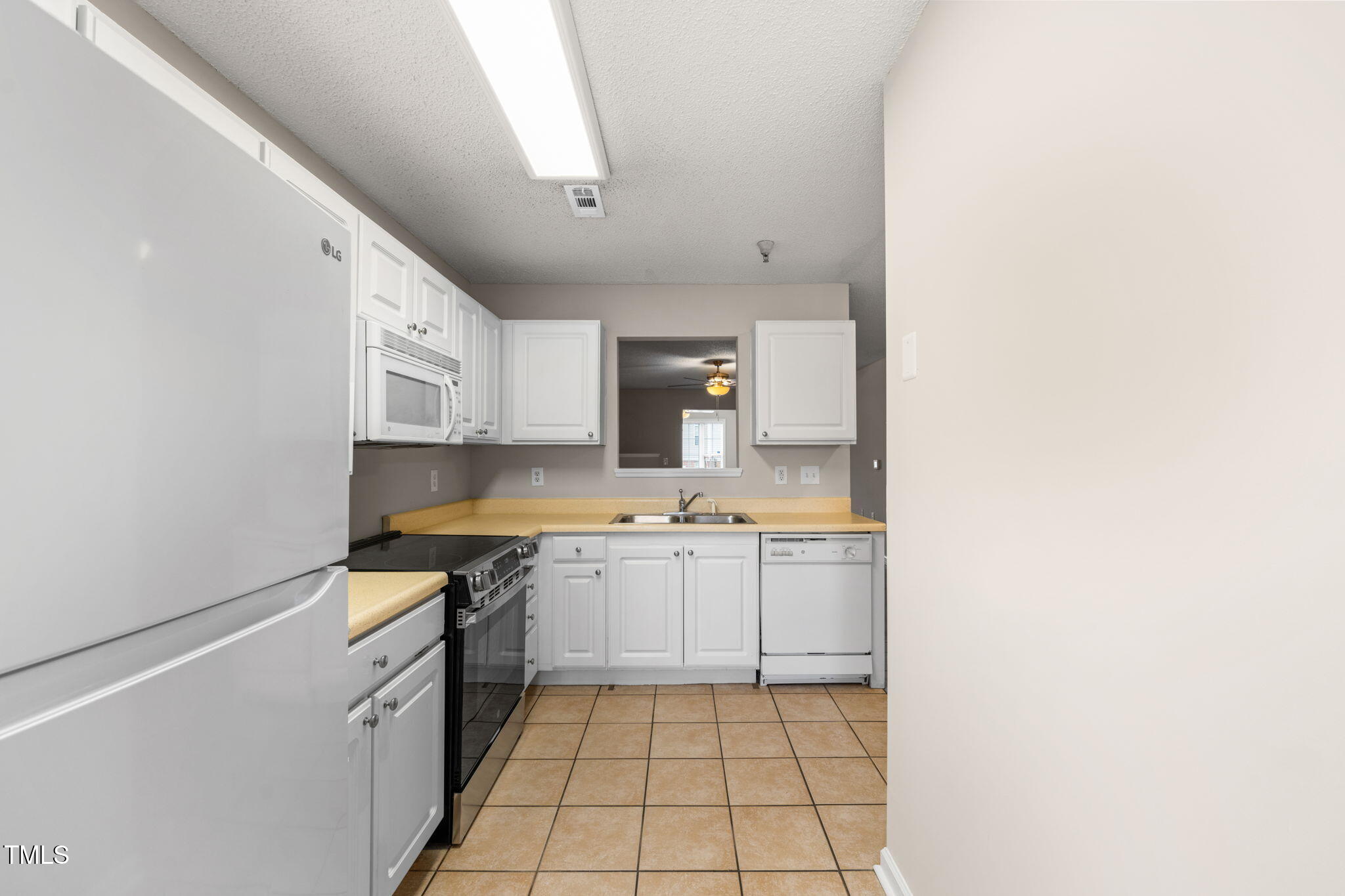2510 Huntscroft Lane, Unit 102 Raleigh, NC 27617 - Photo 19 of 35 Kitchen (2)
