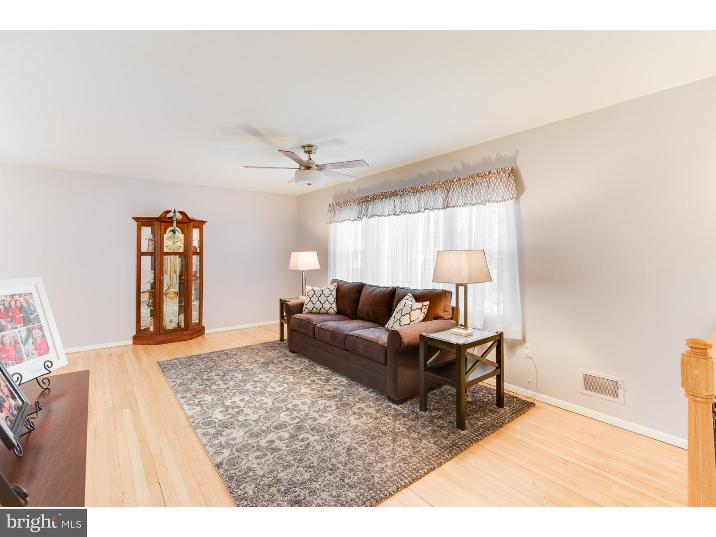 34 Cranbrook Road Trenton, NJ 08690 - Photo 3 of 25 Living Room