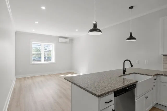 $2,150 | 843 Main Street, Unit 102, Clinton, MA 01510