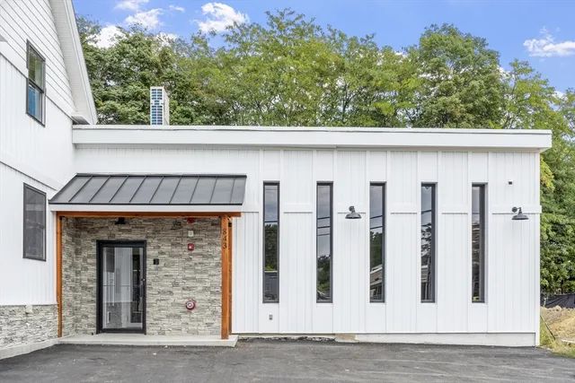 $2,150 | 843 Main Street, Unit 102, Clinton, MA 01510