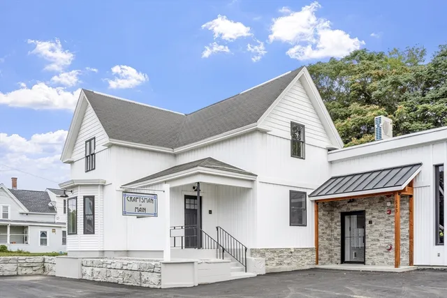 $2,150 | 843 Main Street, Unit 102, Clinton, MA 01510