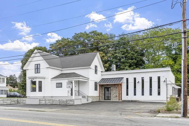 $2,150 | 843 Main Street, Unit 102, Clinton, MA 01510