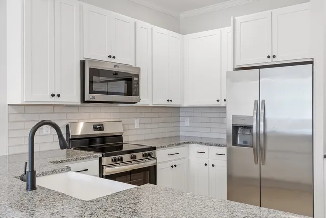 $2,150 | 843 Main Street, Unit 102, Clinton, MA 01510