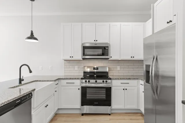 $2,150 | 843 Main Street, Unit 102, Clinton, MA 01510