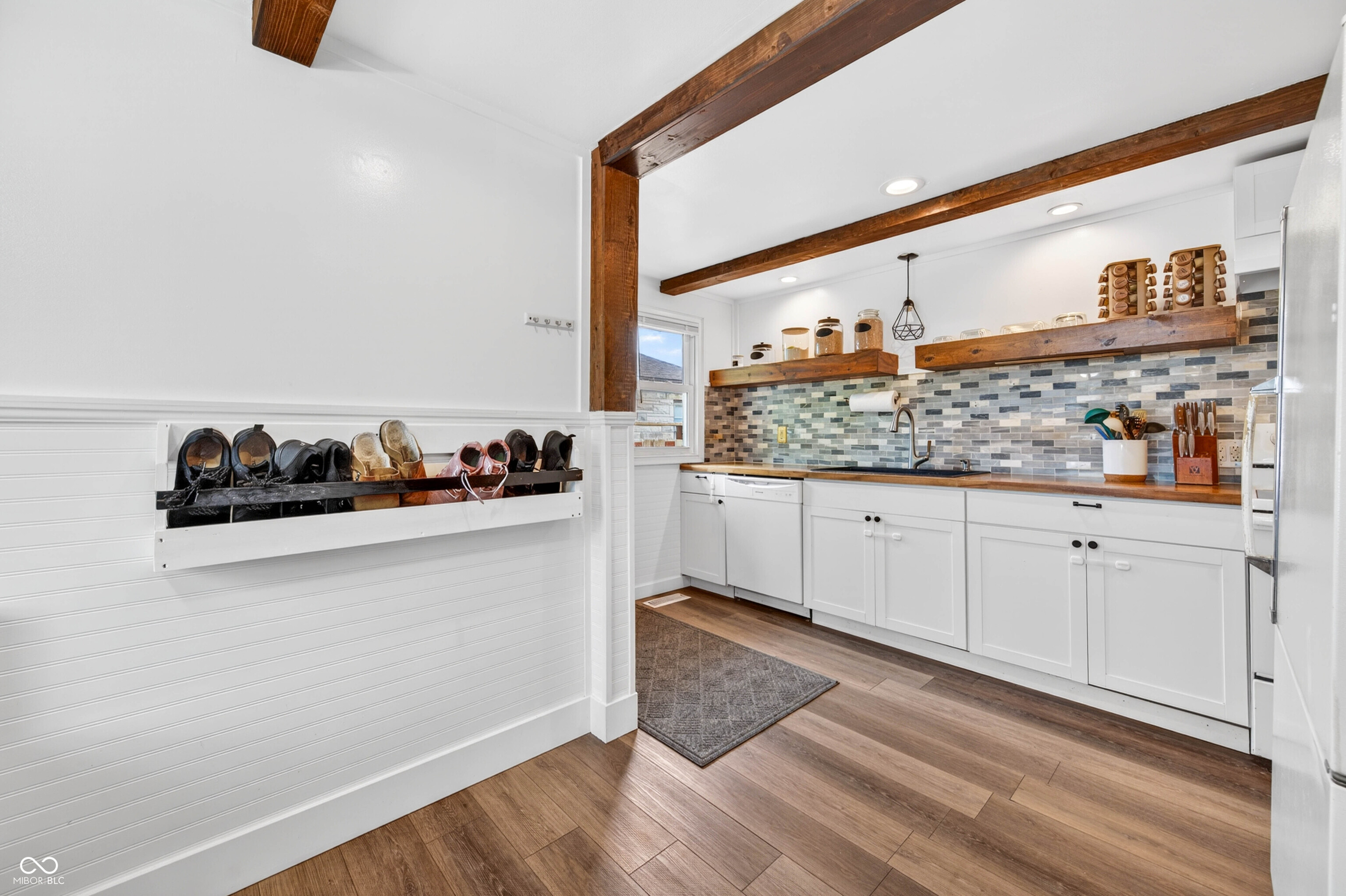 2327 Gilmore Street Columbus, IN 47201 - Photo 14 of 54