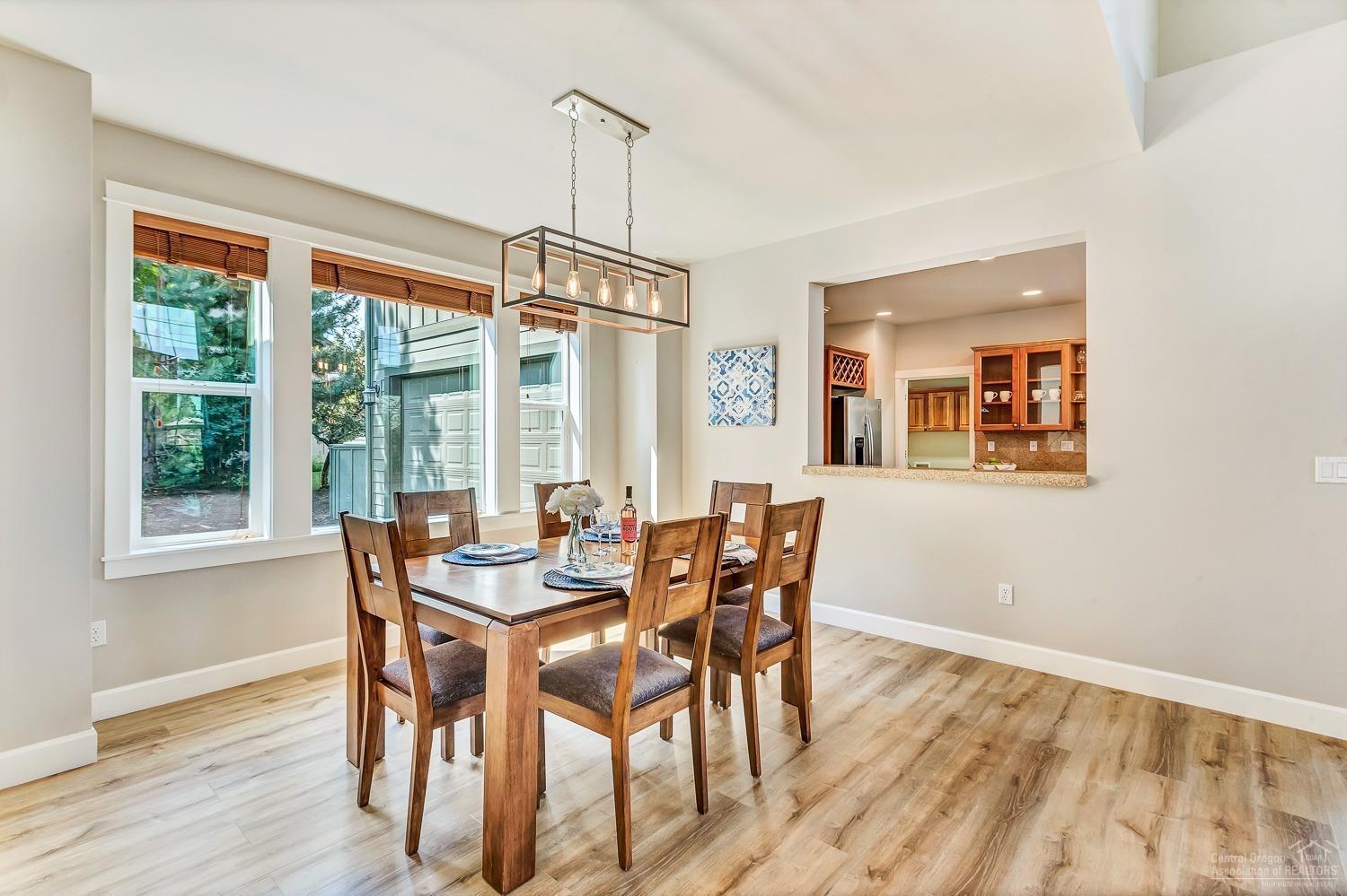 61402 Davis Lake Loop Bend, OR 97702 - Photo 7 of 21 Dining room