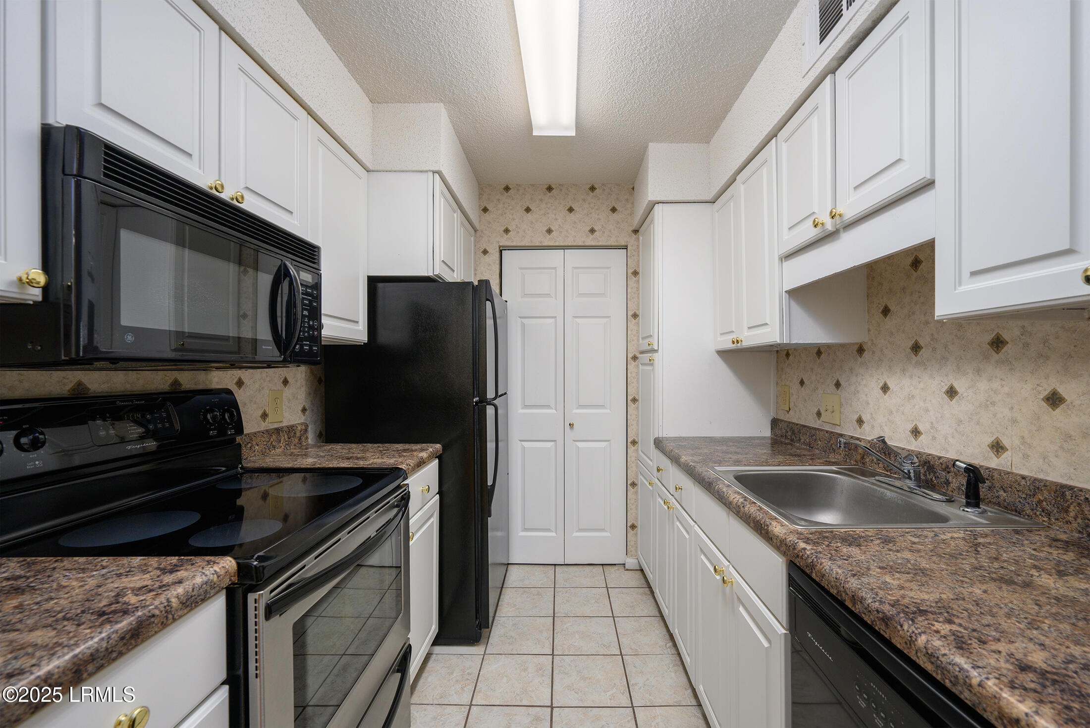 28 Forest Cove Road, Unit 28 Hilton Head Island, SC 29928 - Photo 7 of 26 DSC_1314 copy