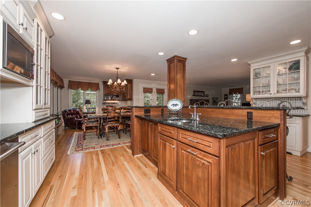 13124 Queensgate Road Midlothian, VA 23114 - Photo 4 of 50 a kitchen with lots of counter top space