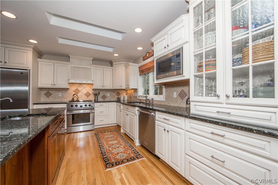 13124 Queensgate Road Midlothian, VA 23114 - Photo 8 of 50 a kitchen with stainless steel appliances granite countertop a stove and more cabinets