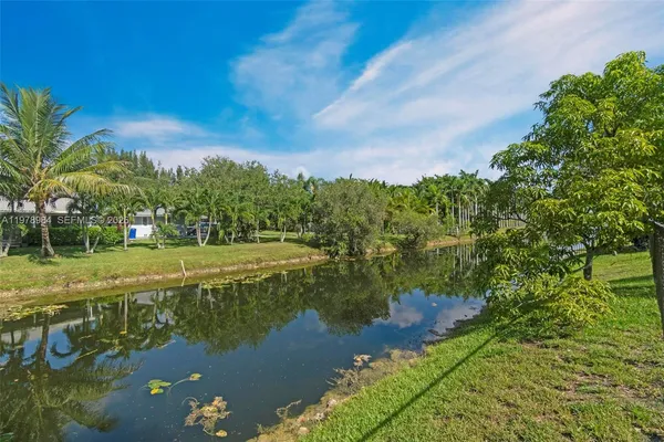 $4,300 | 5621 Carriage Lane, Davie, FL 33331