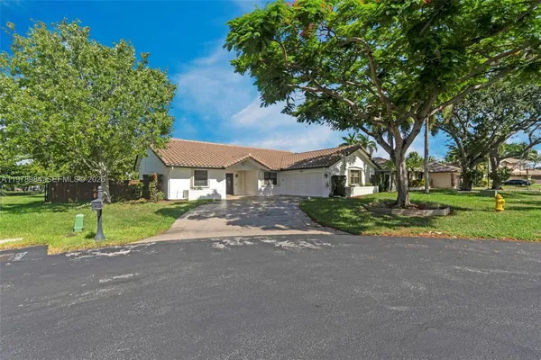 $4,300 | 5621 Carriage Lane, Davie, FL 33331