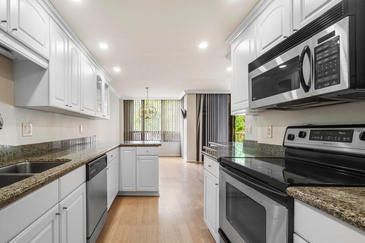 799 Jeffery Street, Unit 312 Boca Raton, FL 33487 - Photo 9 of 33 Kitchen