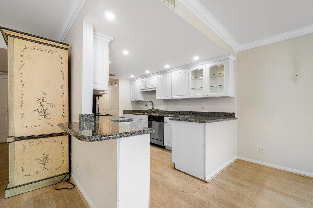 799 Jeffery Street, Unit 312 Boca Raton, FL 33487 - Photo 10 of 33 Open kitchen
