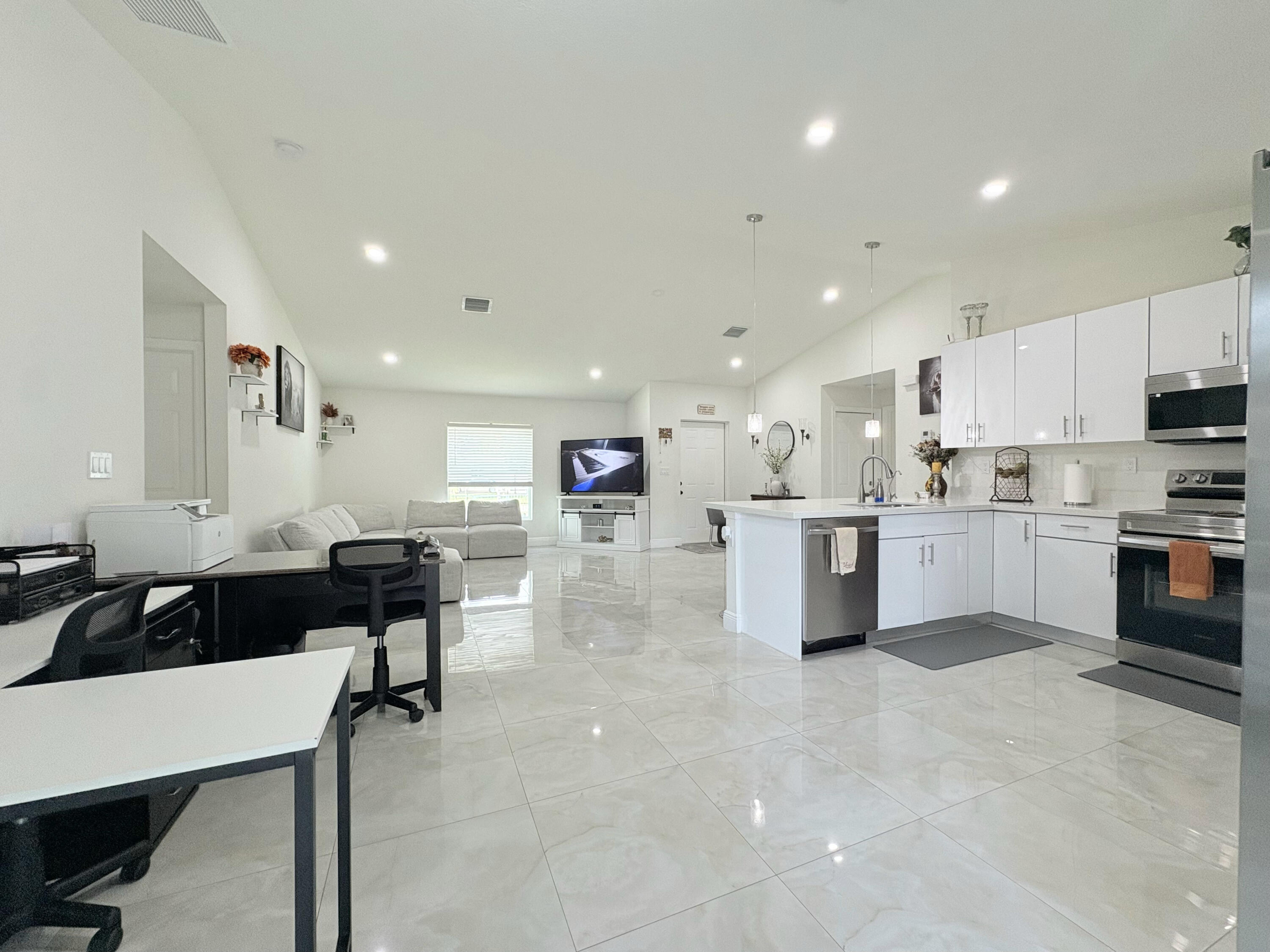 6539 Alexander Road West Palm Beach, FL 33413 - Photo 34 of 51 34