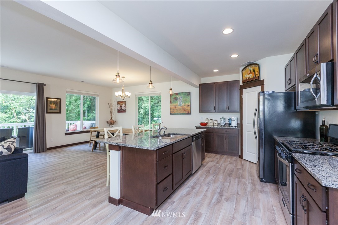 17913 3rd Avenue Southeast Bothell, WA 98012 - Photo 2 of 25