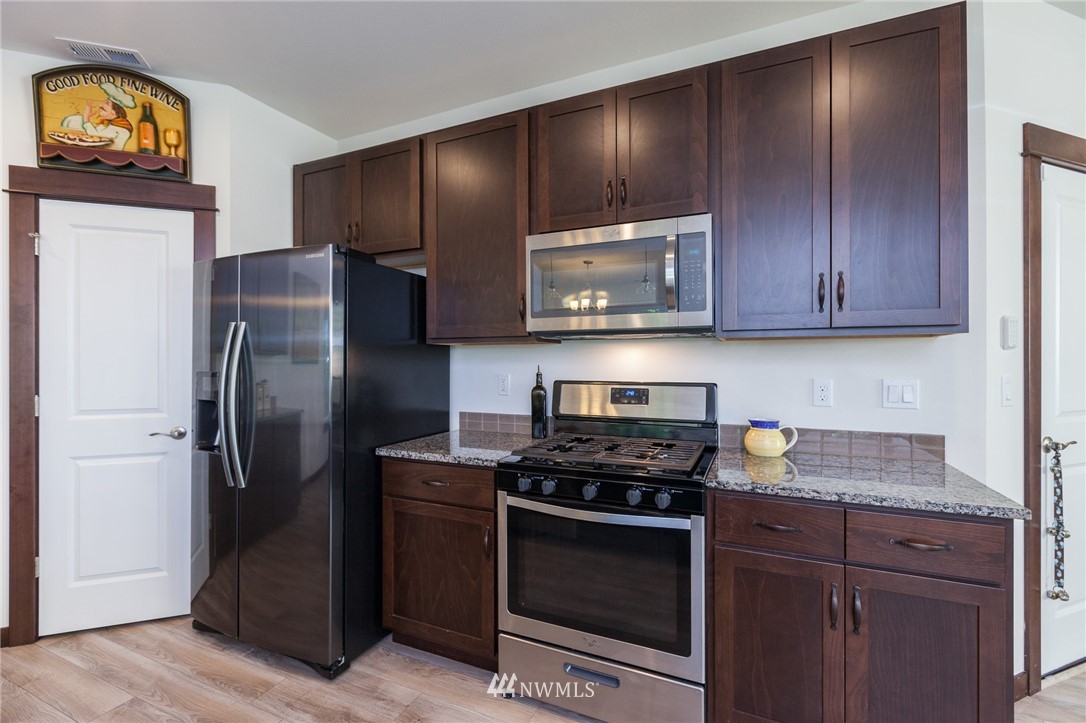 17913 3rd Avenue Southeast Bothell, WA 98012 - Photo 3 of 25