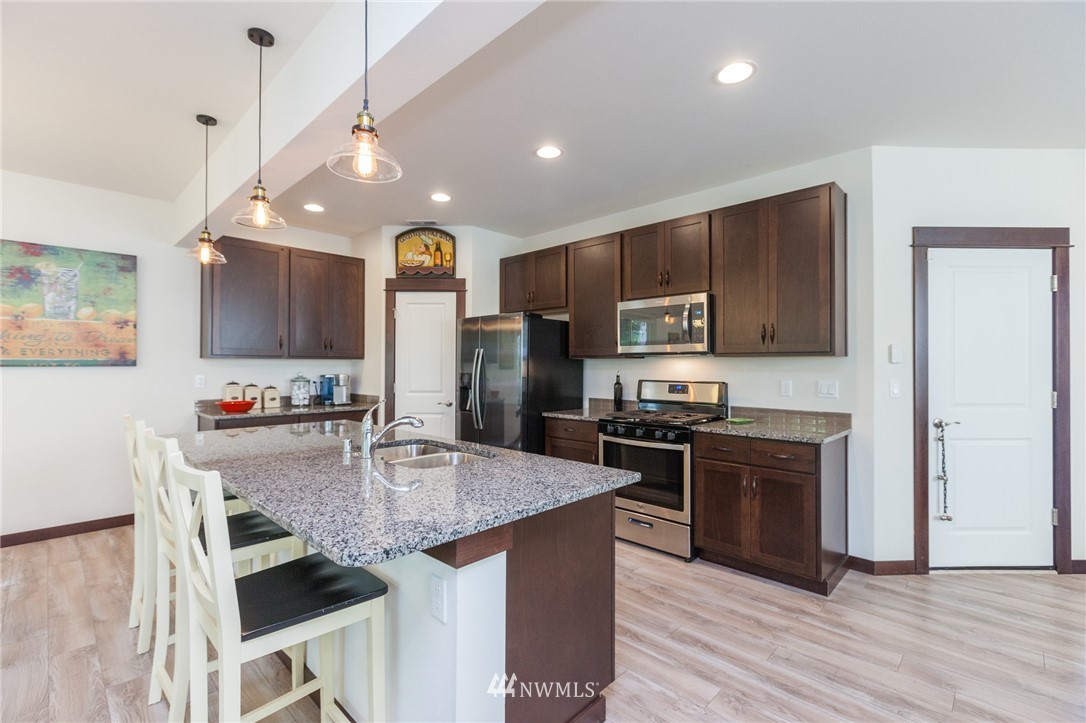 17913 3rd Avenue Southeast Bothell, WA 98012 - Photo 4 of 25