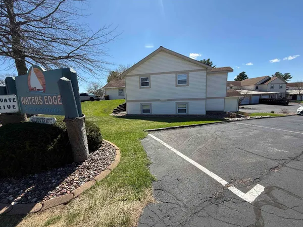 $190,000 | 401 Butts Avenue, Unit 1D, Tomah, WI 54660