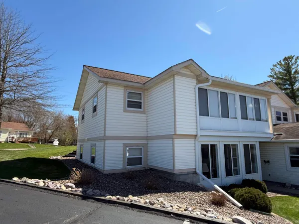 $190,000 | 401 Butts Avenue, Unit 1D, Tomah, WI 54660