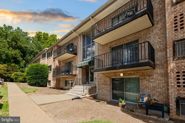 $216,000 | 12650 Dara Drive, Unit T2, Woodbridge, VA 22192