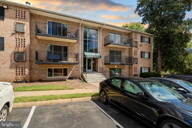 $216,000 | 12650 Dara Drive, Unit T2, Woodbridge, VA 22192