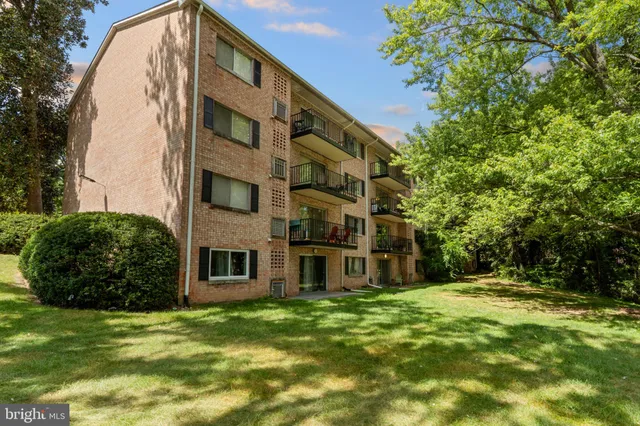 $216,000 | 12650 Dara Drive, Unit T2, Woodbridge, VA 22192