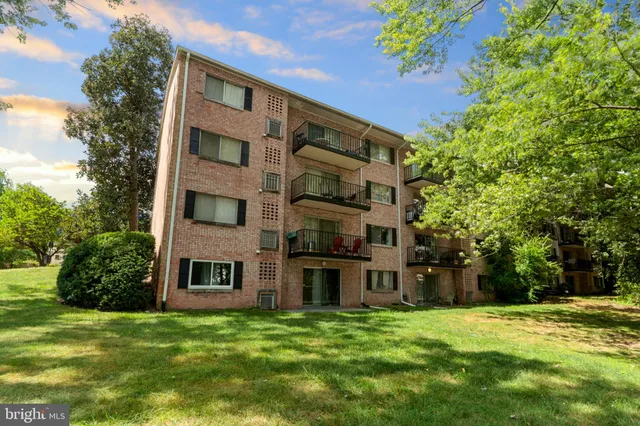 $216,000 | 12650 Dara Drive, Unit T2, Woodbridge, VA 22192