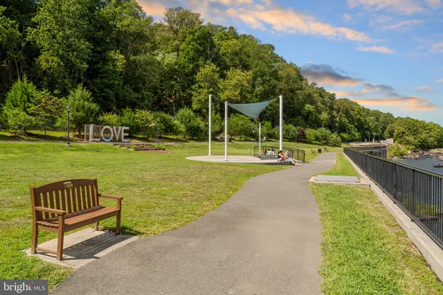 $216,000 | 12650 Dara Drive, Unit T2, Woodbridge, VA 22192