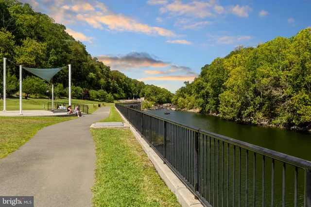 $216,000 | 12650 Dara Drive, Unit T2, Woodbridge, VA 22192