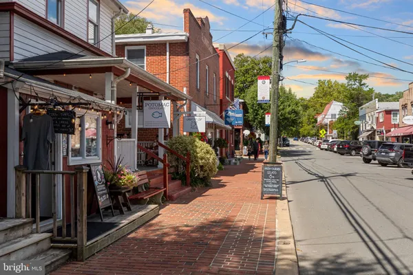 $199,900 | 12650 Dara Drive, Unit T2, Woodbridge, VA 22192