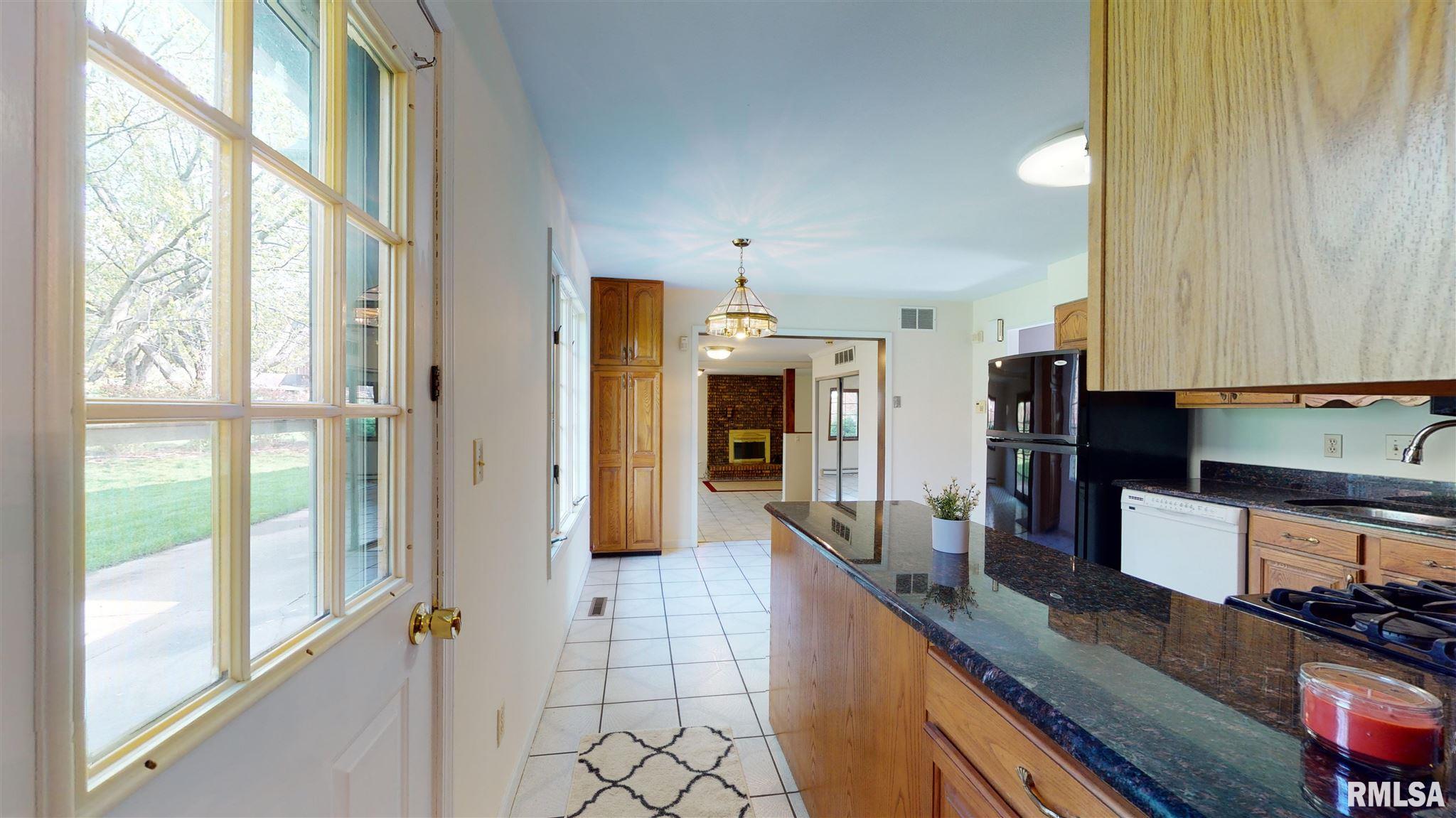 525 West Wolf Road Peoria, IL 61614 - Photo 15 of 44 Gallery Image 15