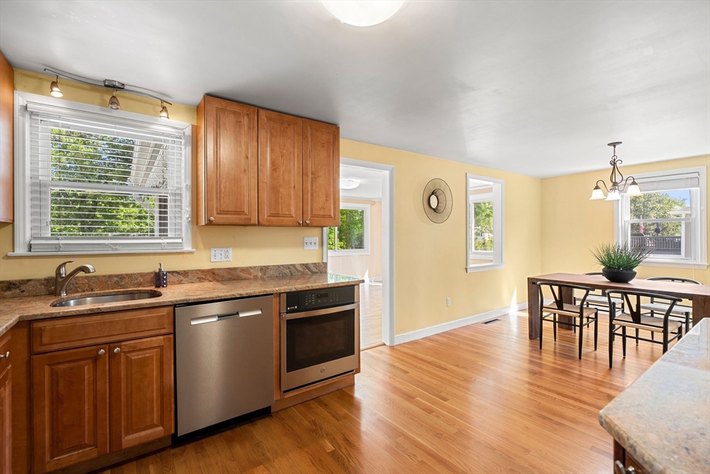 37 Old Coach Road Braintree, MA 02184 - Photo 8 of 27