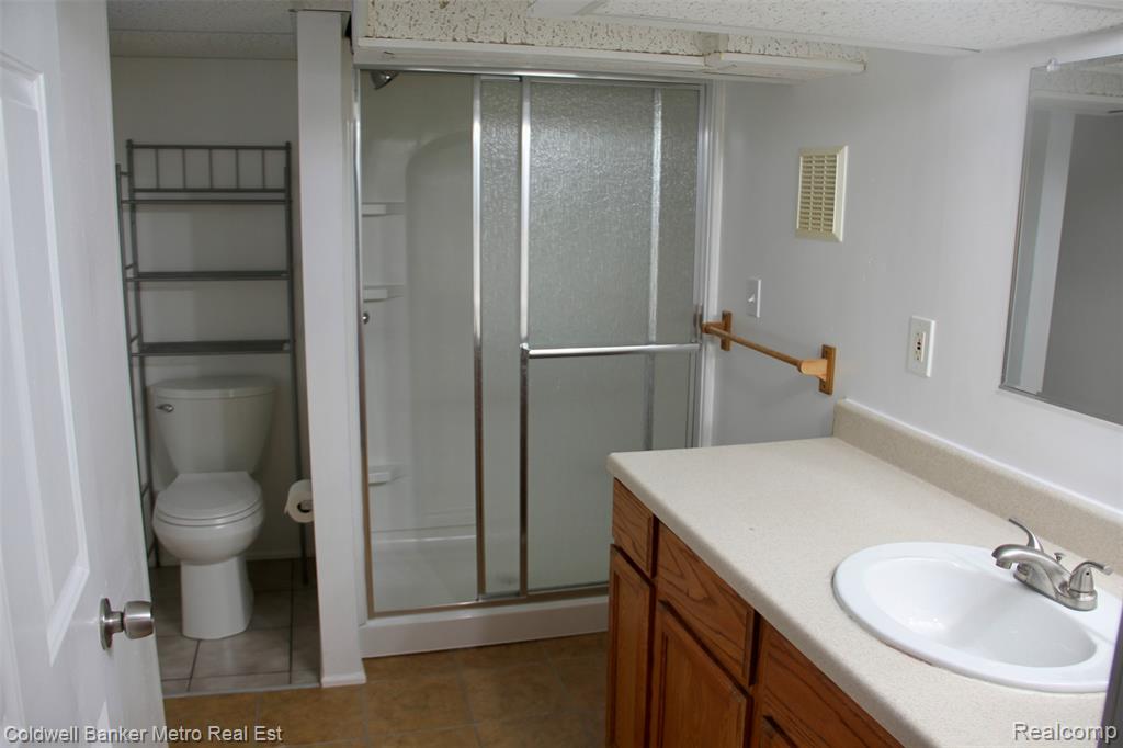 4092 Woodstock Road Waterford, MI 48328 - Photo 39 of 63