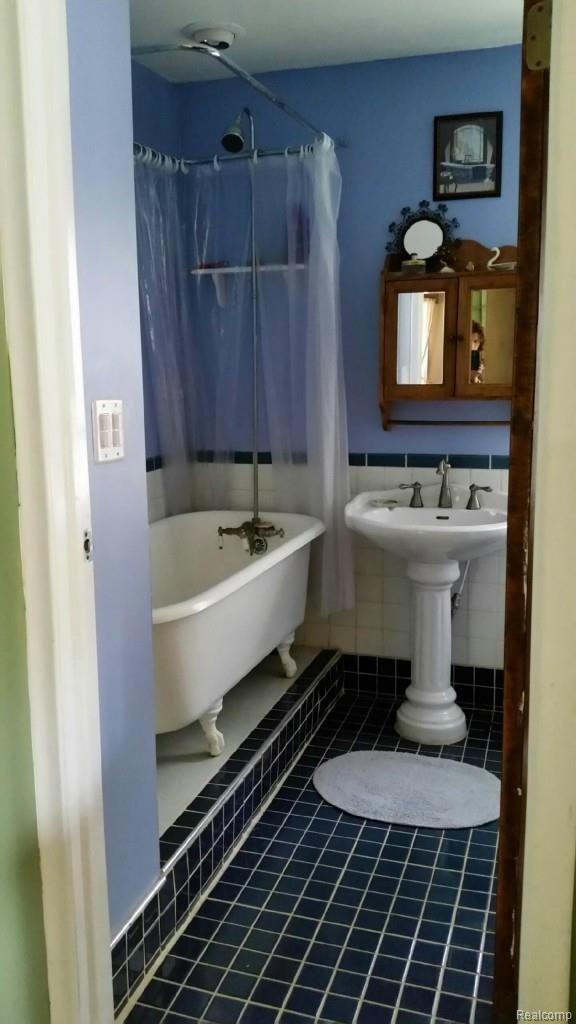3602 Payne Road Attica, MI 48412 - Photo 14 of 24 frtbath.jpg