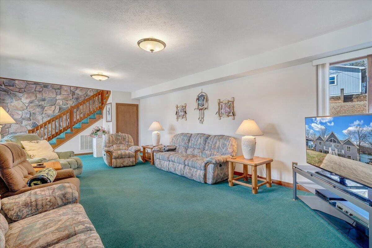 312 Spring Drive Huddleston, VA 24104 - Photo 14 of 103 044-MIB04261