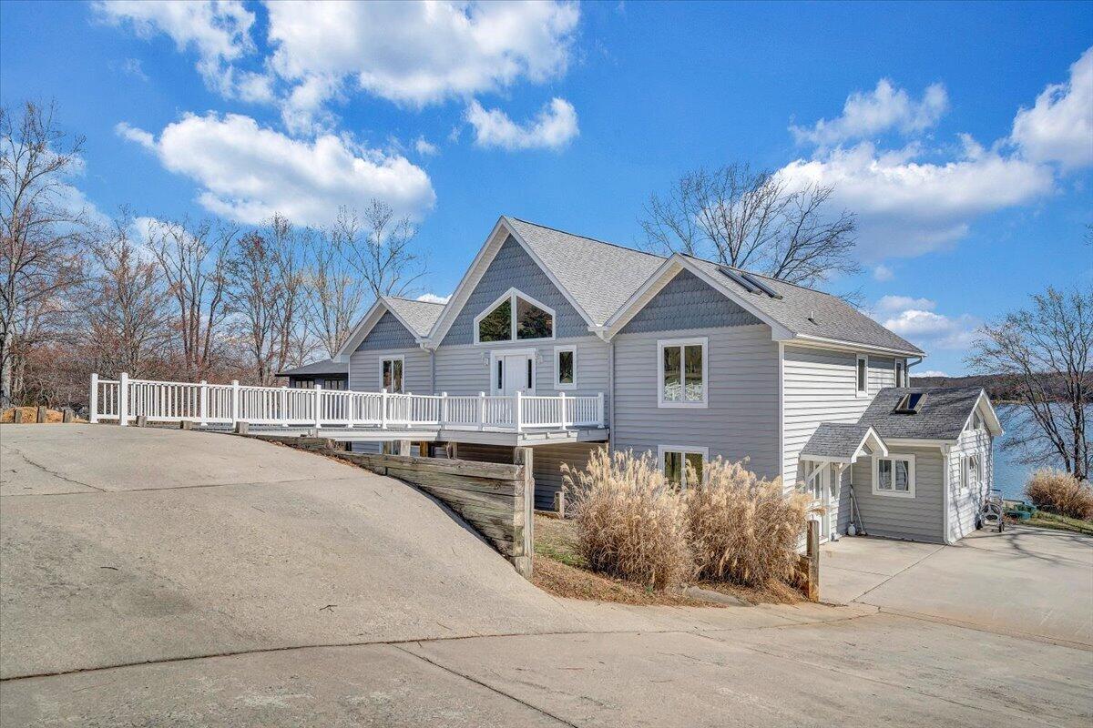 312 Spring Drive Huddleston, VA 24104 - Photo 5 of 103 080-MIB04381