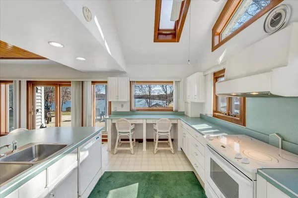 $1,500,000 | 312 Spring Drive, Huddleston, VA 24104